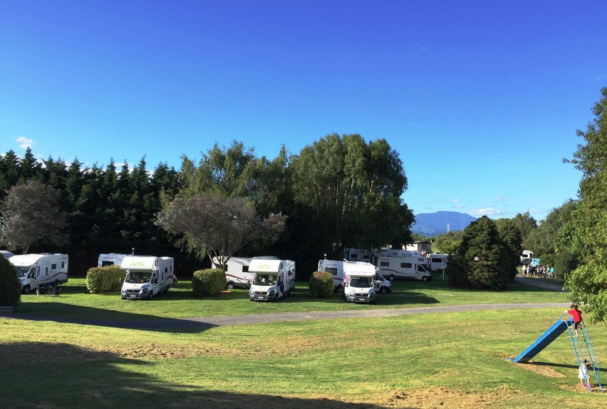 Blenheim Bridges Holiday Park מראה חיצוני תמונה