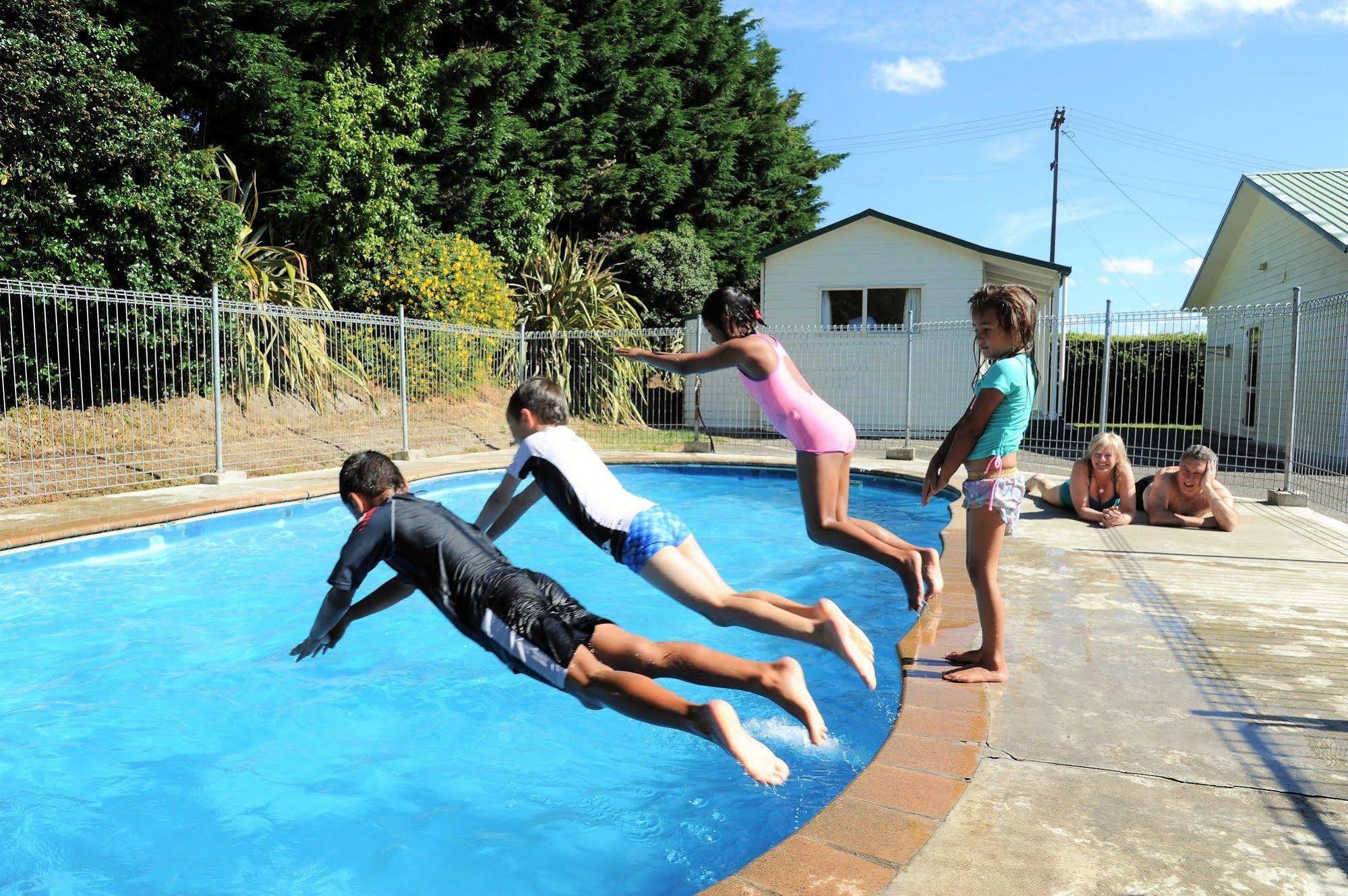 Blenheim Bridges Holiday Park מראה חיצוני תמונה